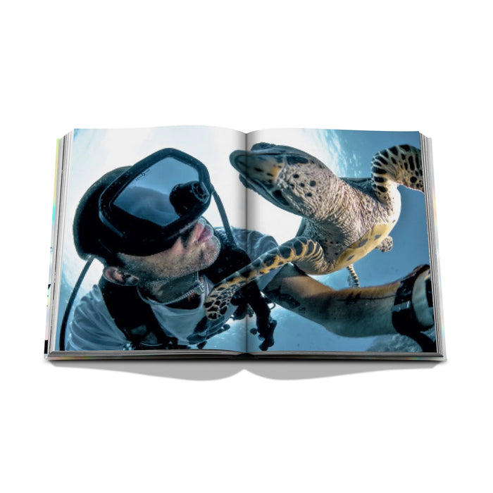 Book "The Coral Triangle by Chris Leidy" - Assouline Assouline
